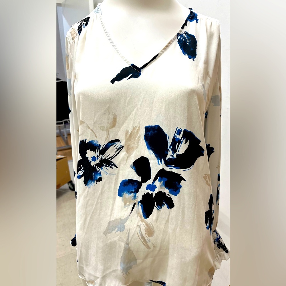 WHBM LONG SLEEVE PULL OVERHEAD TOP, SIZE S